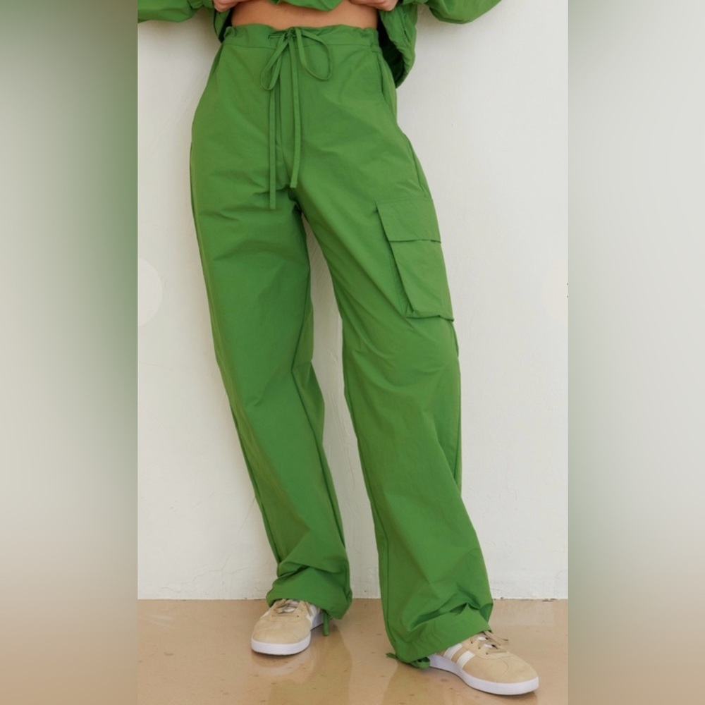 NWT Donni Nylon Cargo Pants in Matcha Green Size L